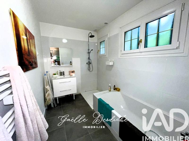 Maison - 210 m² - 6 pièces