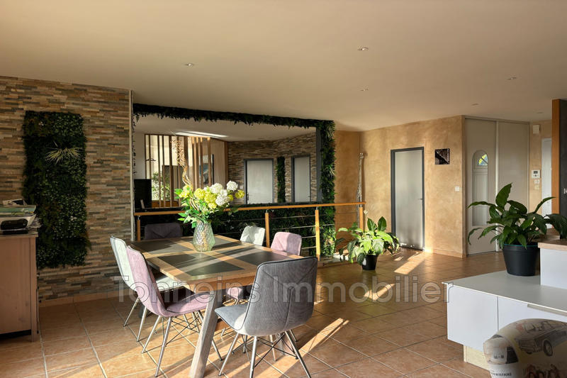 Maison - 270 m² - 8 pièces