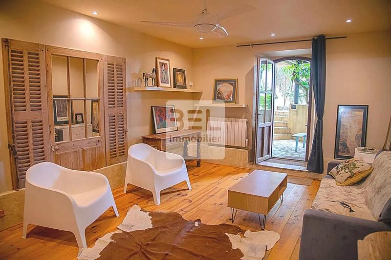 Mas - 571 m² - 24 pièces