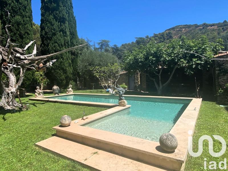 Maison - 256 m² - 9 pièces