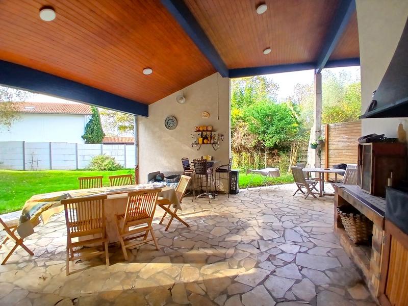 Maison - 384 m² - 11 pièces