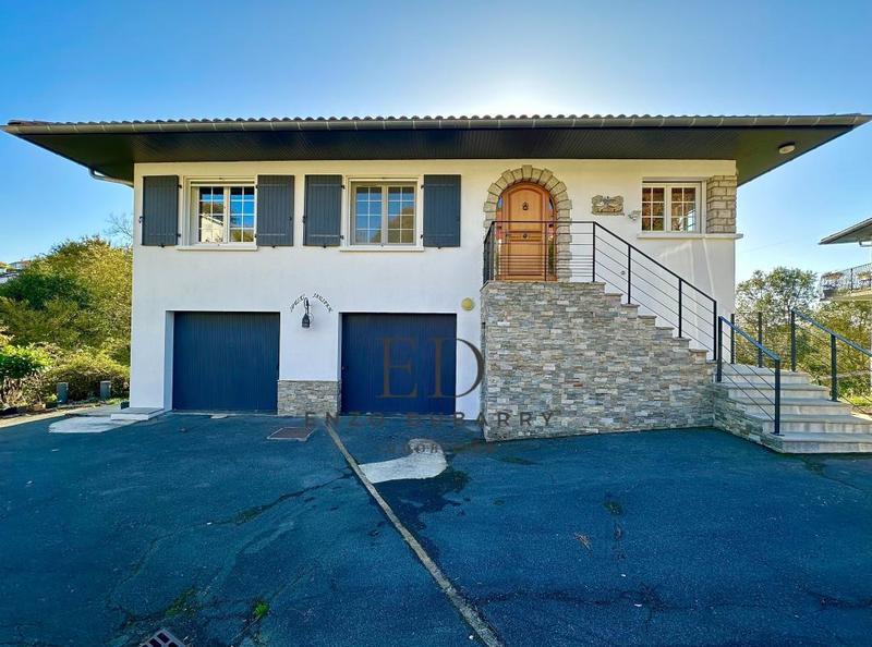 Maison - 206 m² - 7 pièces