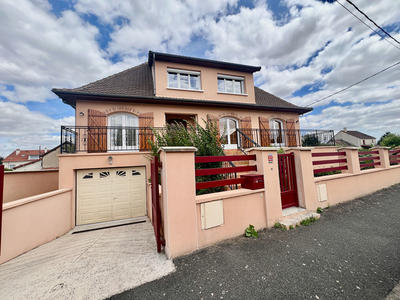 Maison - 196 m² - 9 pièces