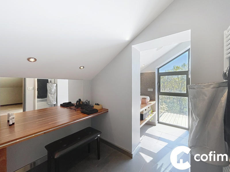 Maison contemporaine - 279 m² - 12 pièces