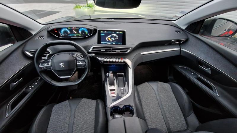 Peugeot 3008 Hybrid 225 E-Eat8 Allure Business