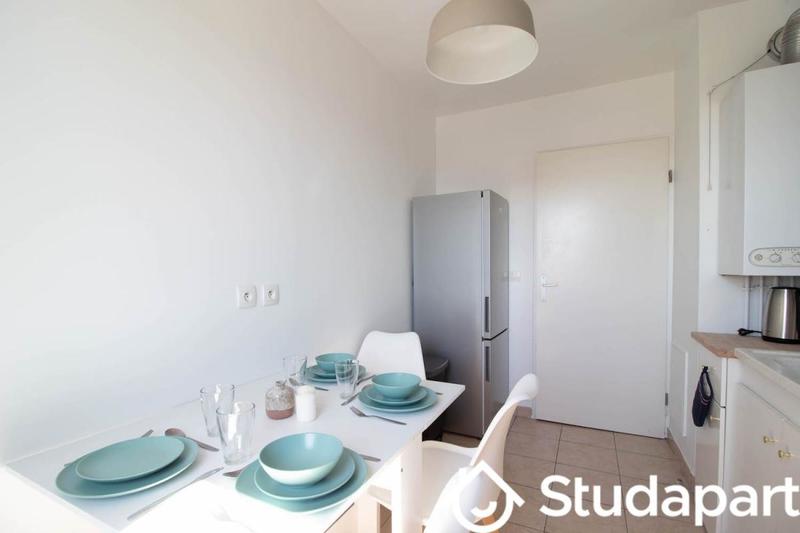 Chambre - 11 m² - 1 pièce