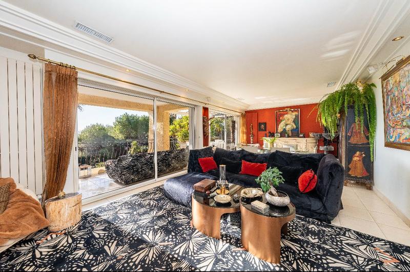 Villa - 270 m² - 6 pièces