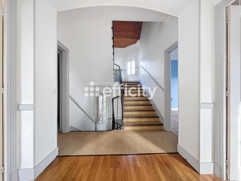 Maison bourgeoise - 278 m² - 10 pièces