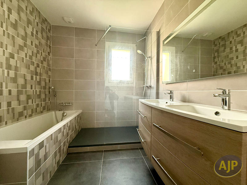 Maison - 106 m² - 5 pièces