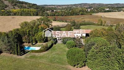 Maison - 225 m² - 6 pièces