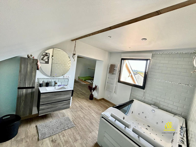 Maison - 179 m² - 7 pièces