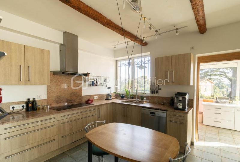 Demeure - 255 m² - 8 pièces