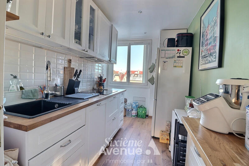 Appartement - 80 m² - 4 pièces