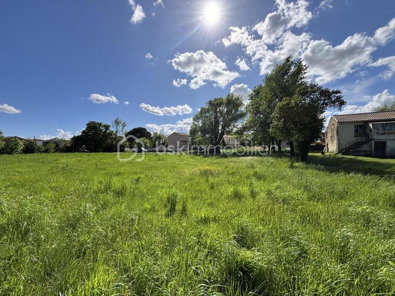 Terrain constructible - 1 027 m²