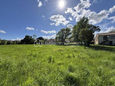 Terrain constructible - 1 027 m²