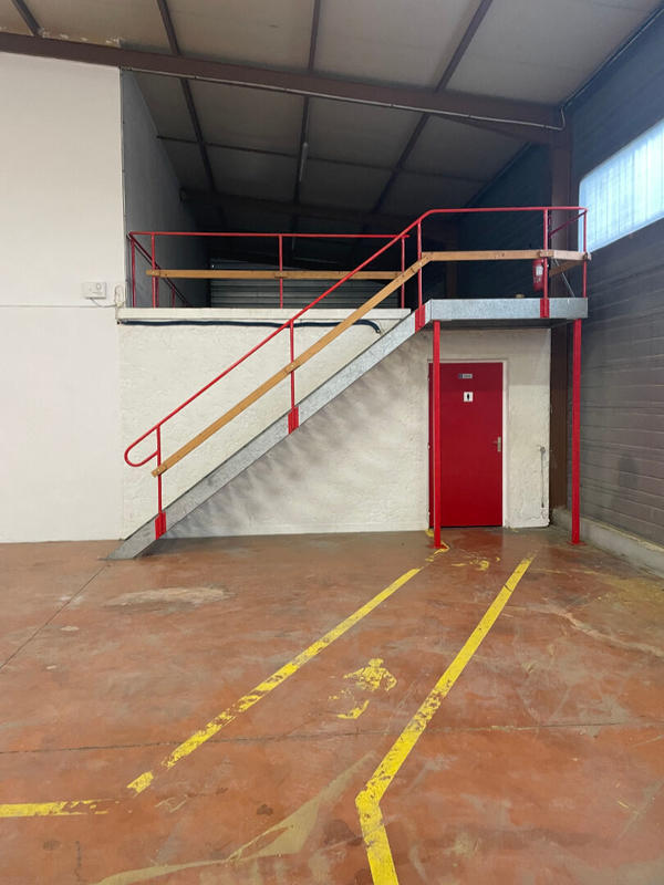 Local d'activité / Entrepôt - 653 m²