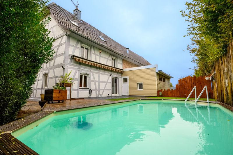 Maison - 210 m² - 6 pièces