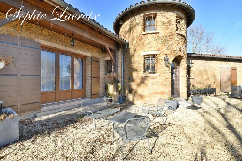 Demeure - 258 m² - 8 pièces