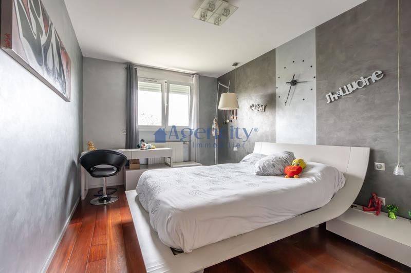 Maison - 214 m² - 7 pièces