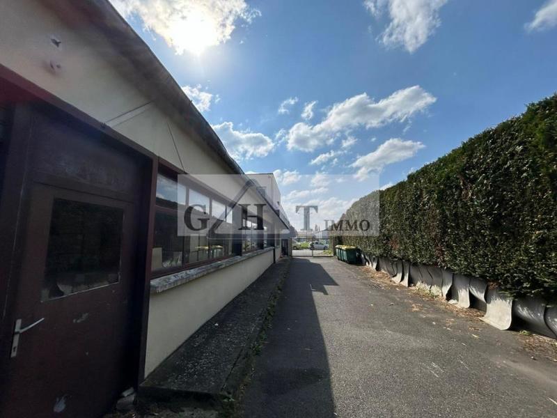 Entrepôt - 1 272 m²