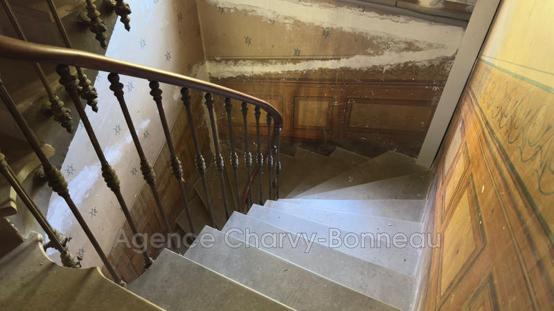 Maison - 238 m² - 9 pièces