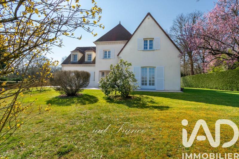 Maison - 246 m² - 9 pièces