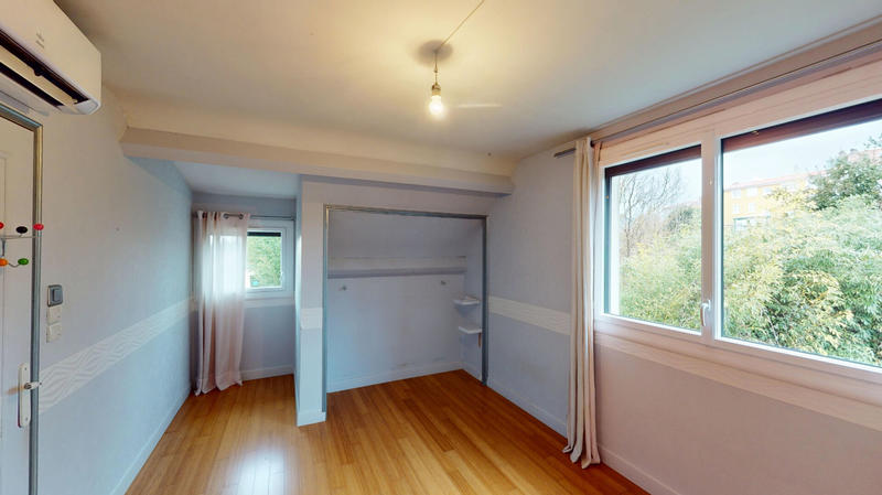 Maison - 228 m² - 9 pièces