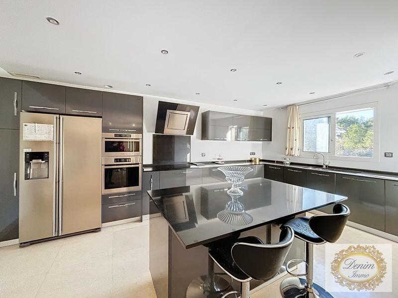 Villa - 180 m² - 6 pièces