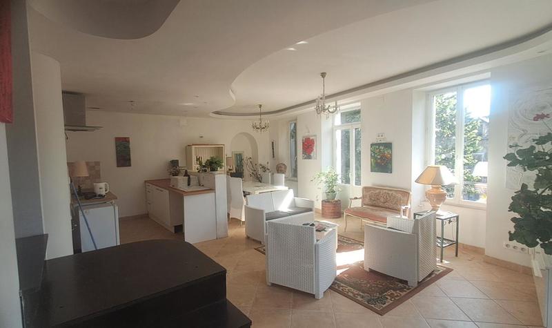 Maison - 226 m² - 8 pièces