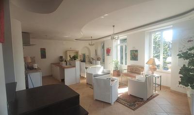 Maison - 226 m² - 8 pièces