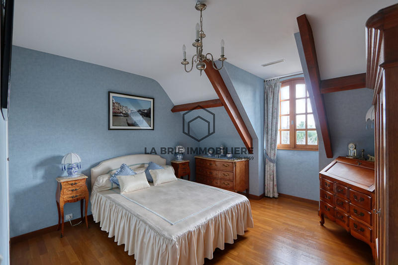 Maison - 161 m² - 7 pièces