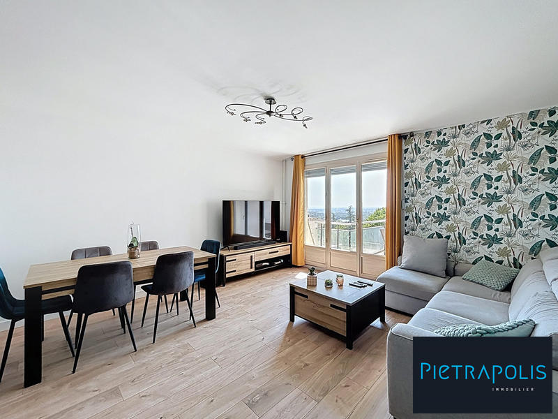 Appartement - 104 m² - 5 pièces