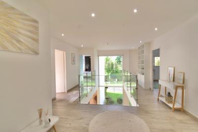 Maison d'architecte - 282 m² - 8 pièces