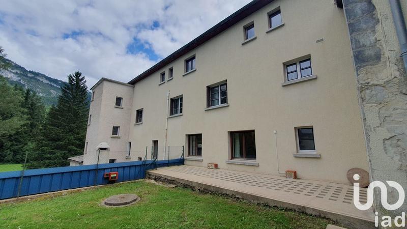 Appartement - 1 350 m² - 38 pièces