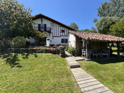 Maison - 325 m² - 11 pièces