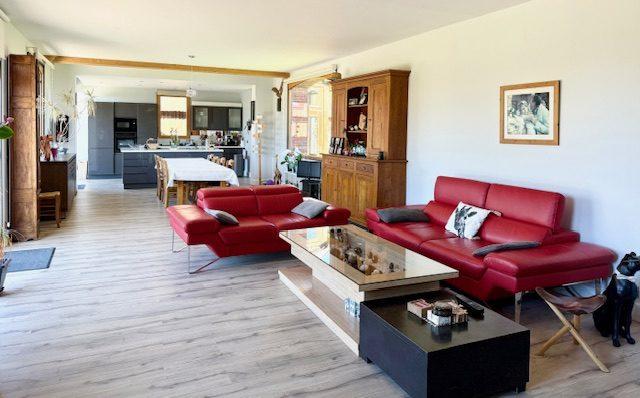 Maison - 260 m² - 9 pièces