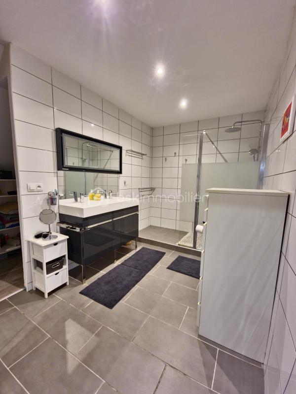 Maison - 220 m² - 7 pièces