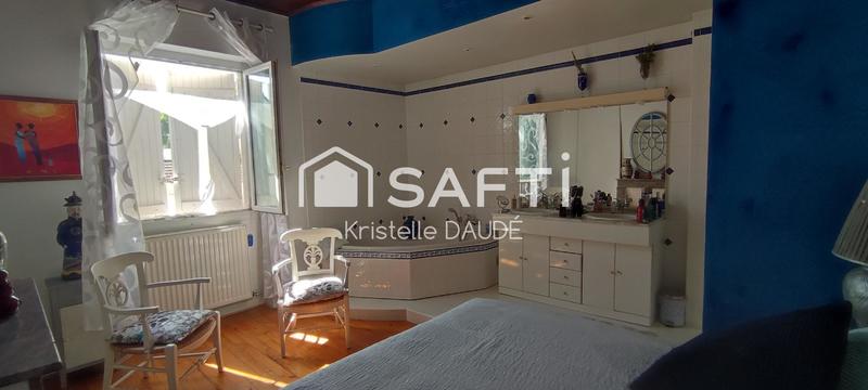 Maison - 240 m² - 8 pièces