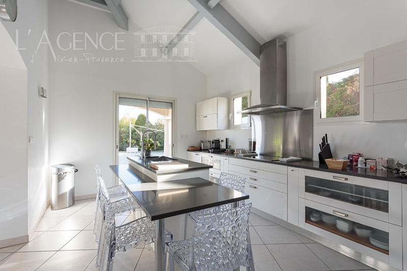 Maison - 215 m² - 6 pièces