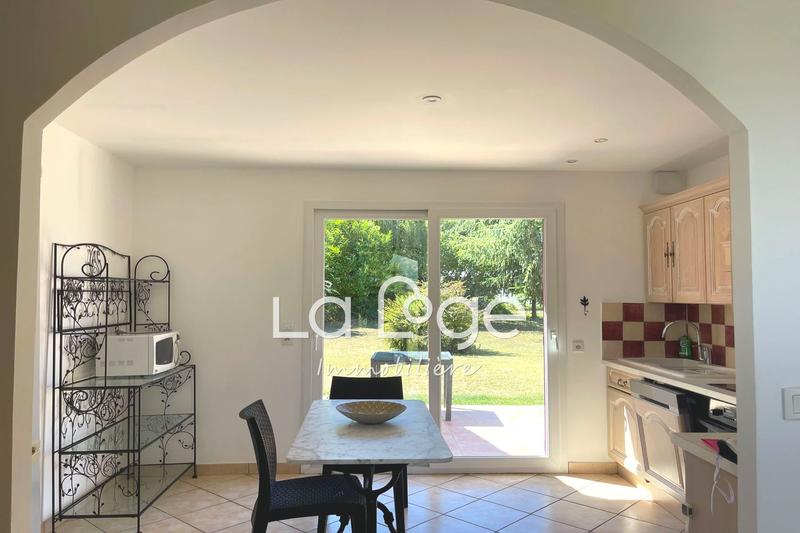 Maison - 208 m² - 8 pièces