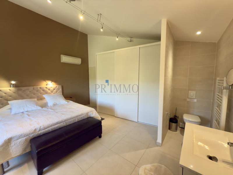 Villa - 242 m² - 6 pièces