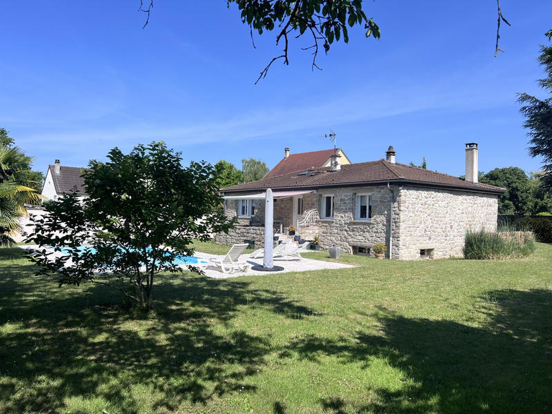 Maison traditionnelle - 215 m² - 7 pièces