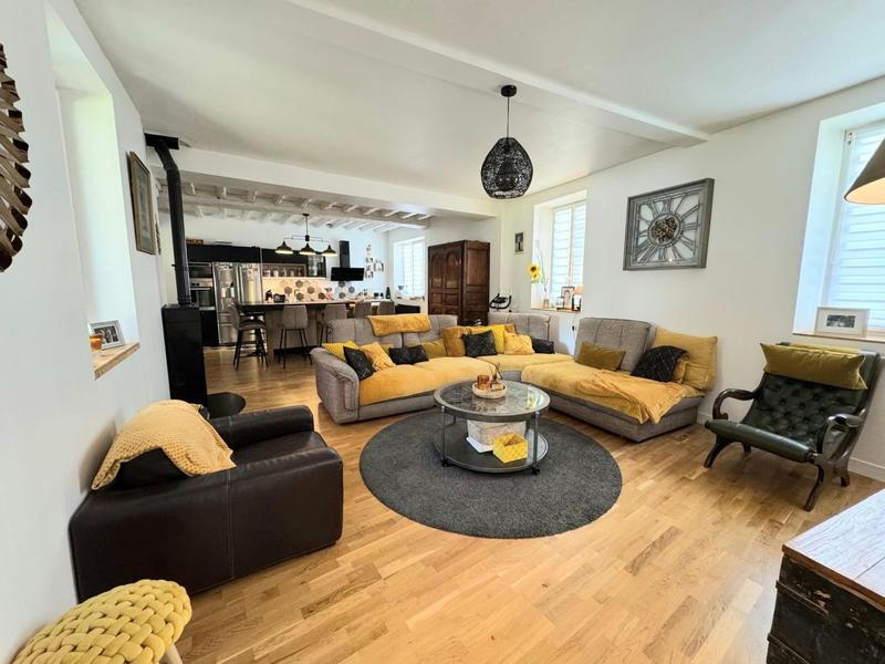 Maison - 170 m² - 8 pièces