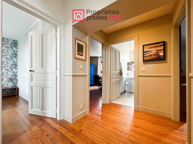 Maison - 210 m² - 9 pièces