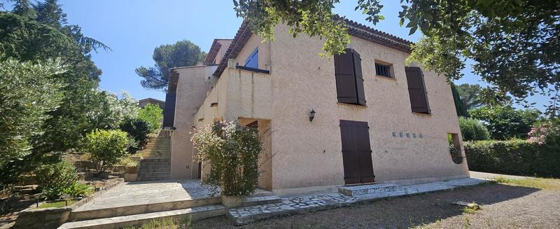 Maison - 207 m² - 6 pièces