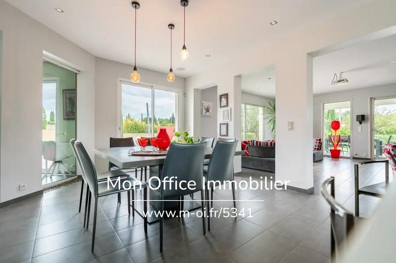 Maison - 260 m² - 8 pièces