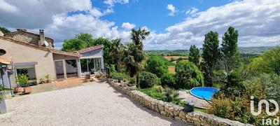 Maison - 215 m² - 8 pièces