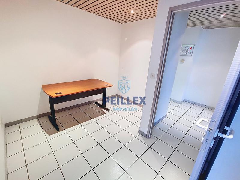 Bureau - 137 m² - 4 pièces