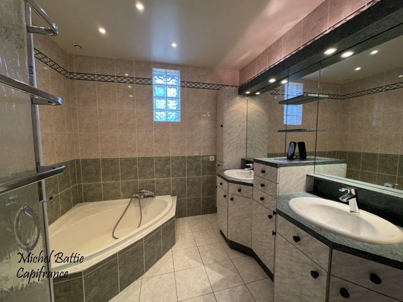 Maison bourgeoise - 202 m² - 6 pièces