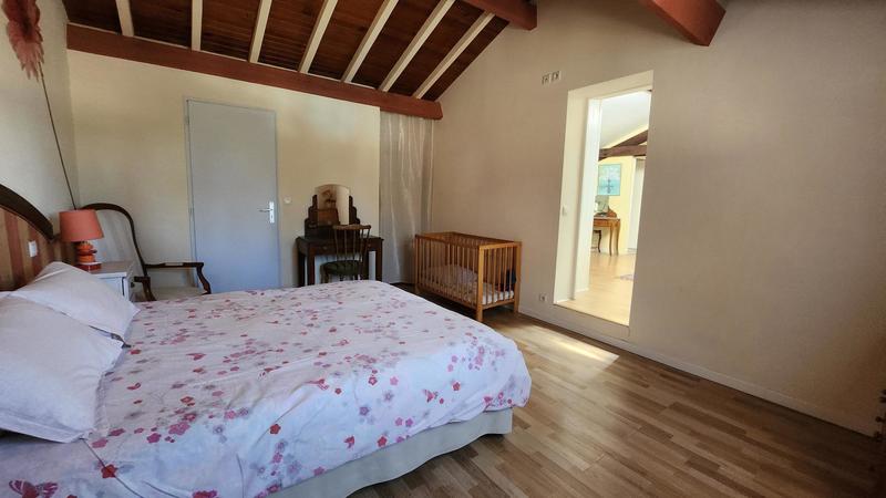 Maison - 270 m² - 16 pièces